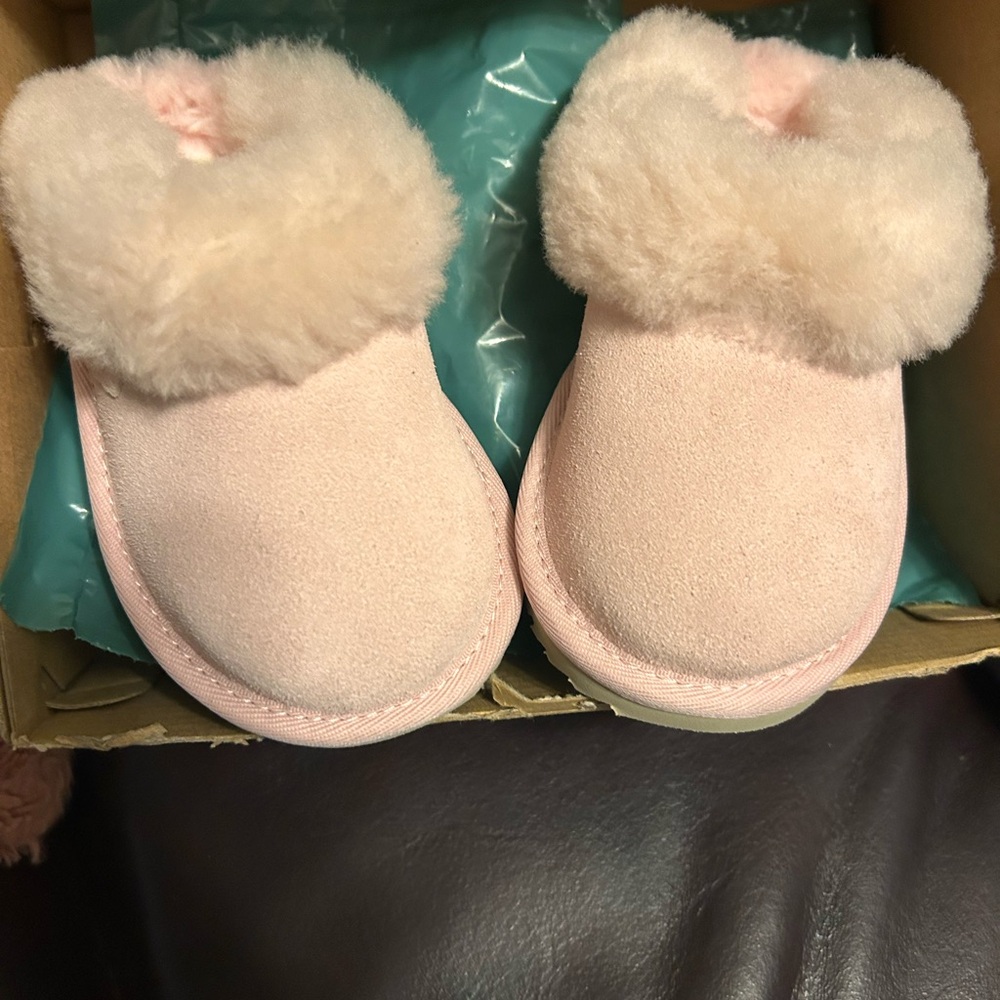 Ugg little girls Cozy Pink Kids Slippers